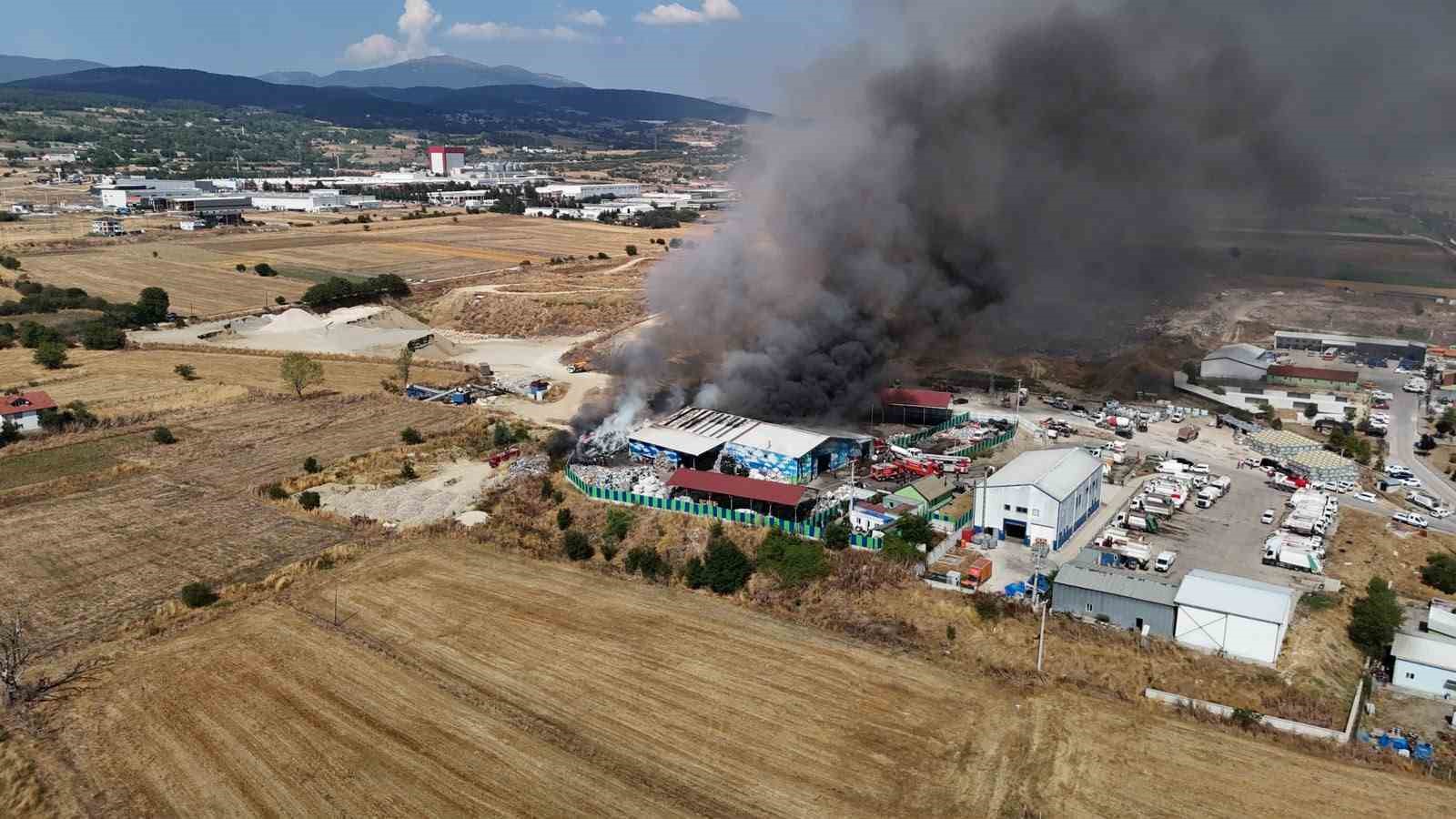 Bolu’da geri dönüşüm tesisinde yangın