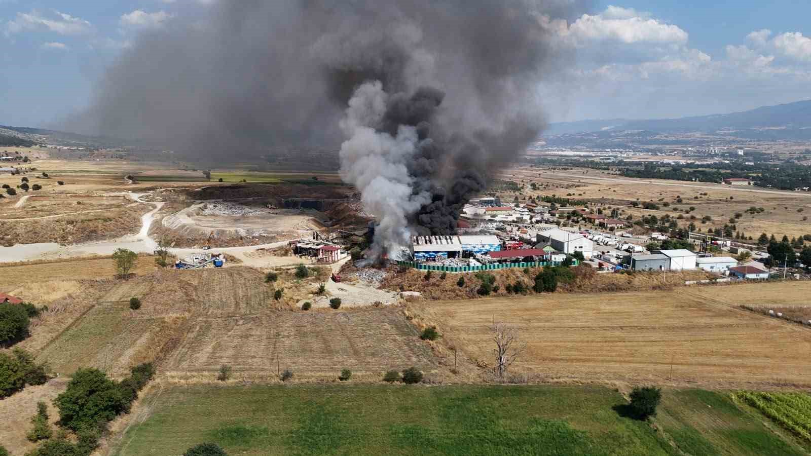 Bolu’da geri dönüşüm tesisinde yangın