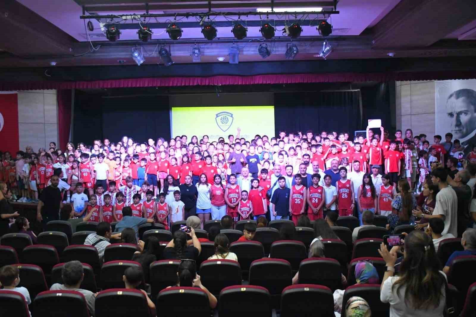 Yunusemre’de 4 bin çocuk sporla buluştu
