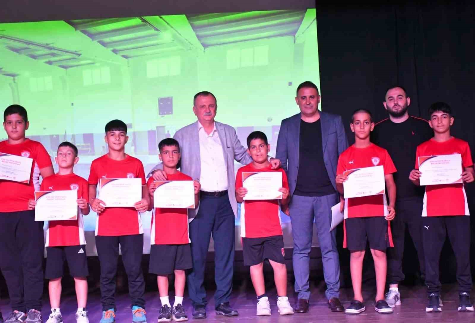 Yunusemre’de 4 bin çocuk sporla buluştu