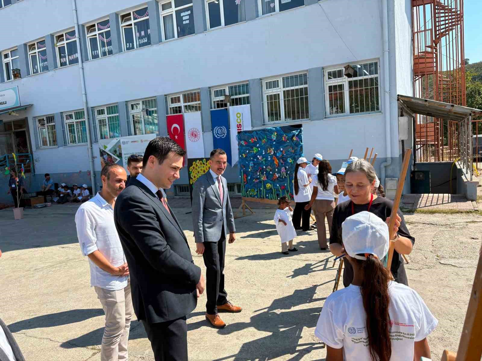 Mevsimlik tarım işçilerinin çocuklarına eğitim desteği