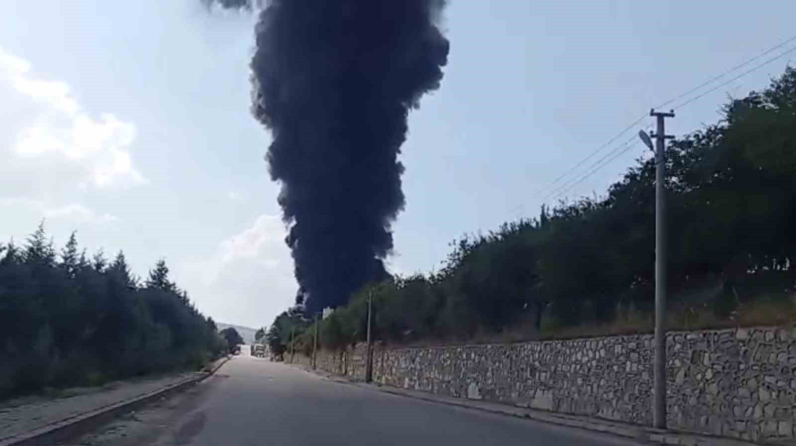 Elazığ’da fabrika yangını: Bölgeye çok sayıda ekip gönderildi