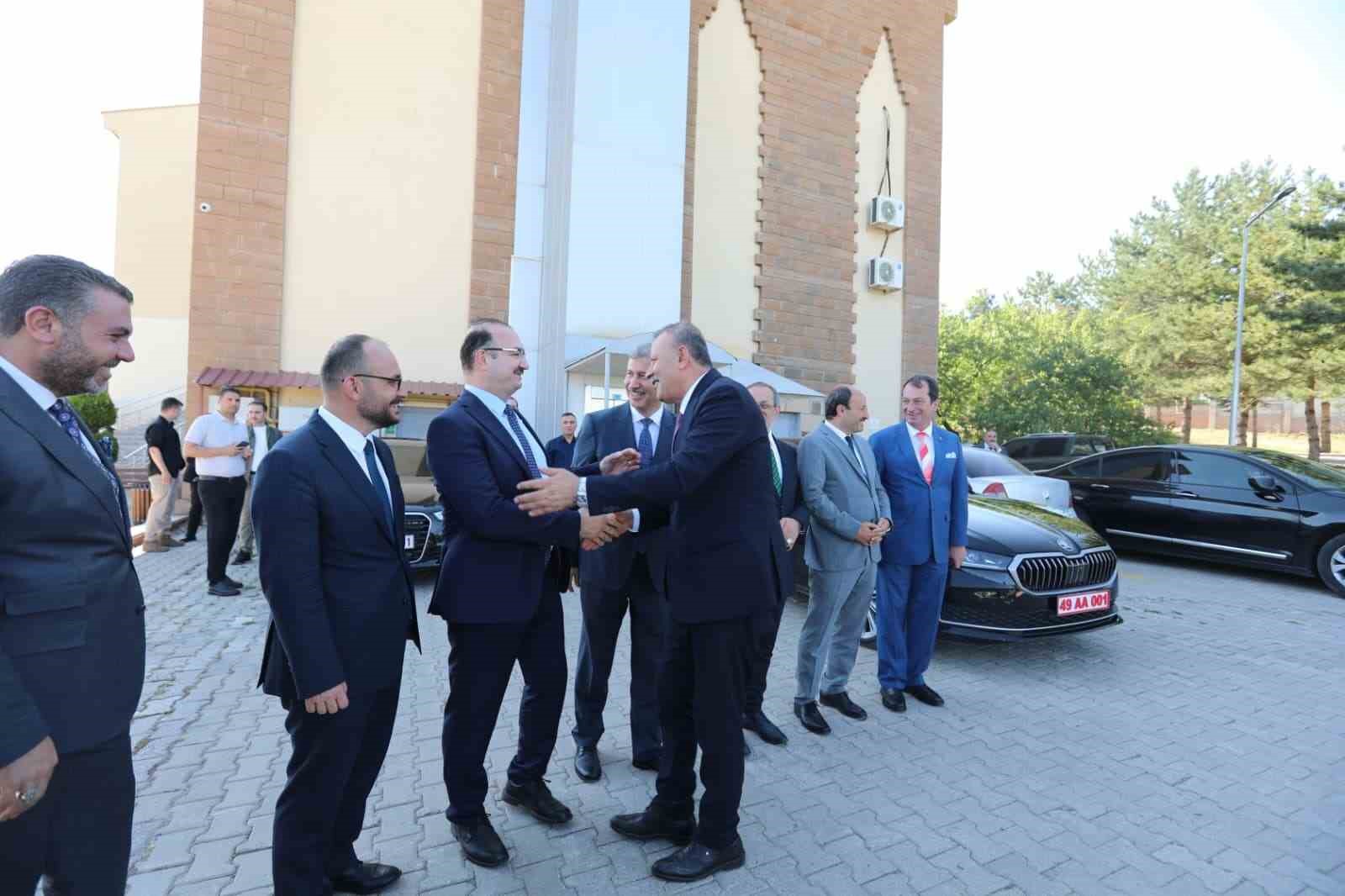 YÖK Başkanı Özvar, bölge üniversiteleri rektörleriyle Ahlat’ta bir araya geldi