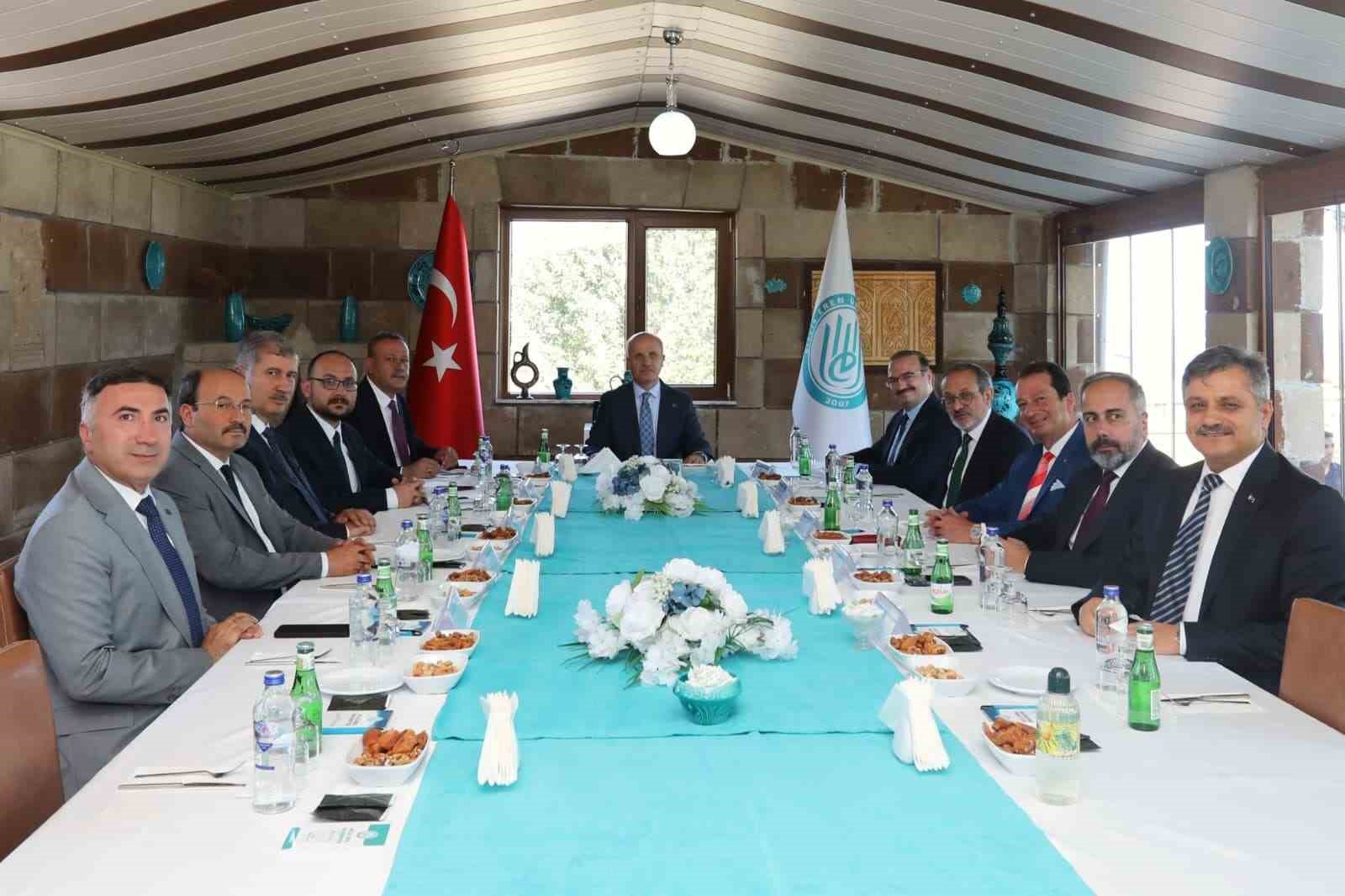 YÖK Başkanı Özvar, bölge üniversiteleri rektörleriyle Ahlat’ta bir araya geldi