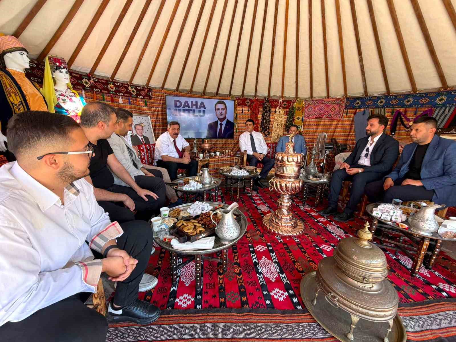 Yılmaz Şehitkamil’in otağında misafirlerini ağırladı