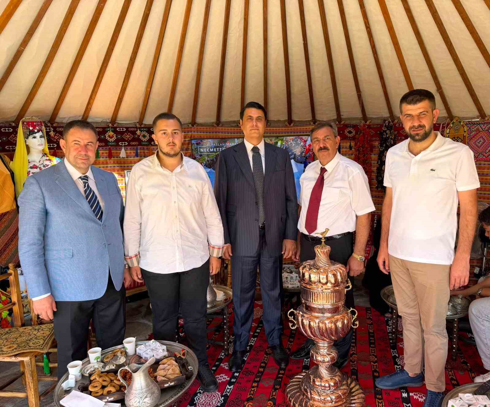 Yılmaz Şehitkamil’in otağında misafirlerini ağırladı