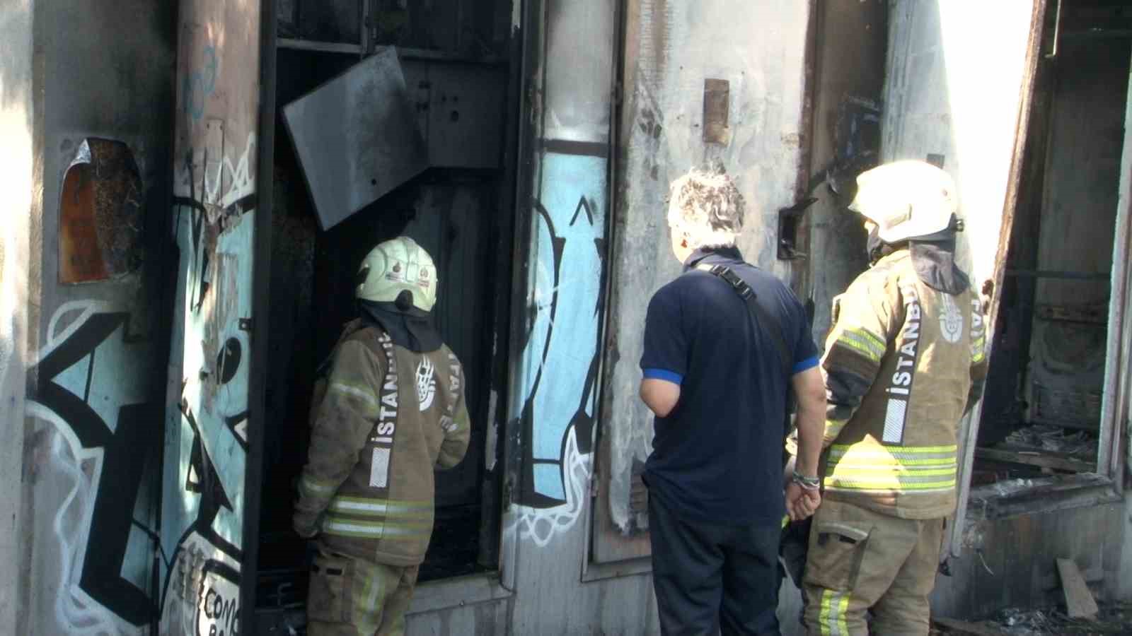 Zeytinburnu’nda trafo alevlere teslim oldu