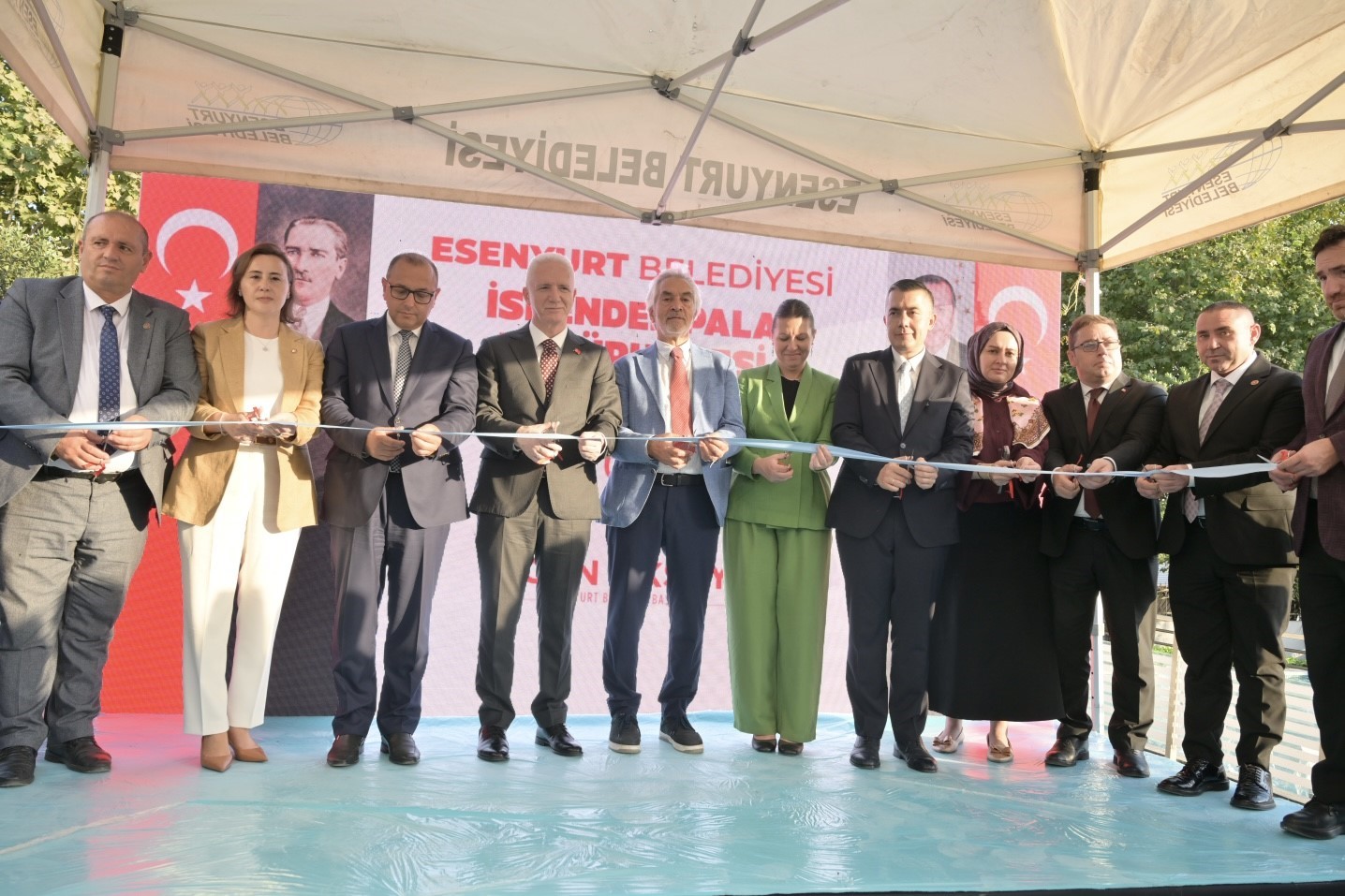 Esenyurt’ta emekliler kafesi ile kütüphane tesisleri hizmete açıldı