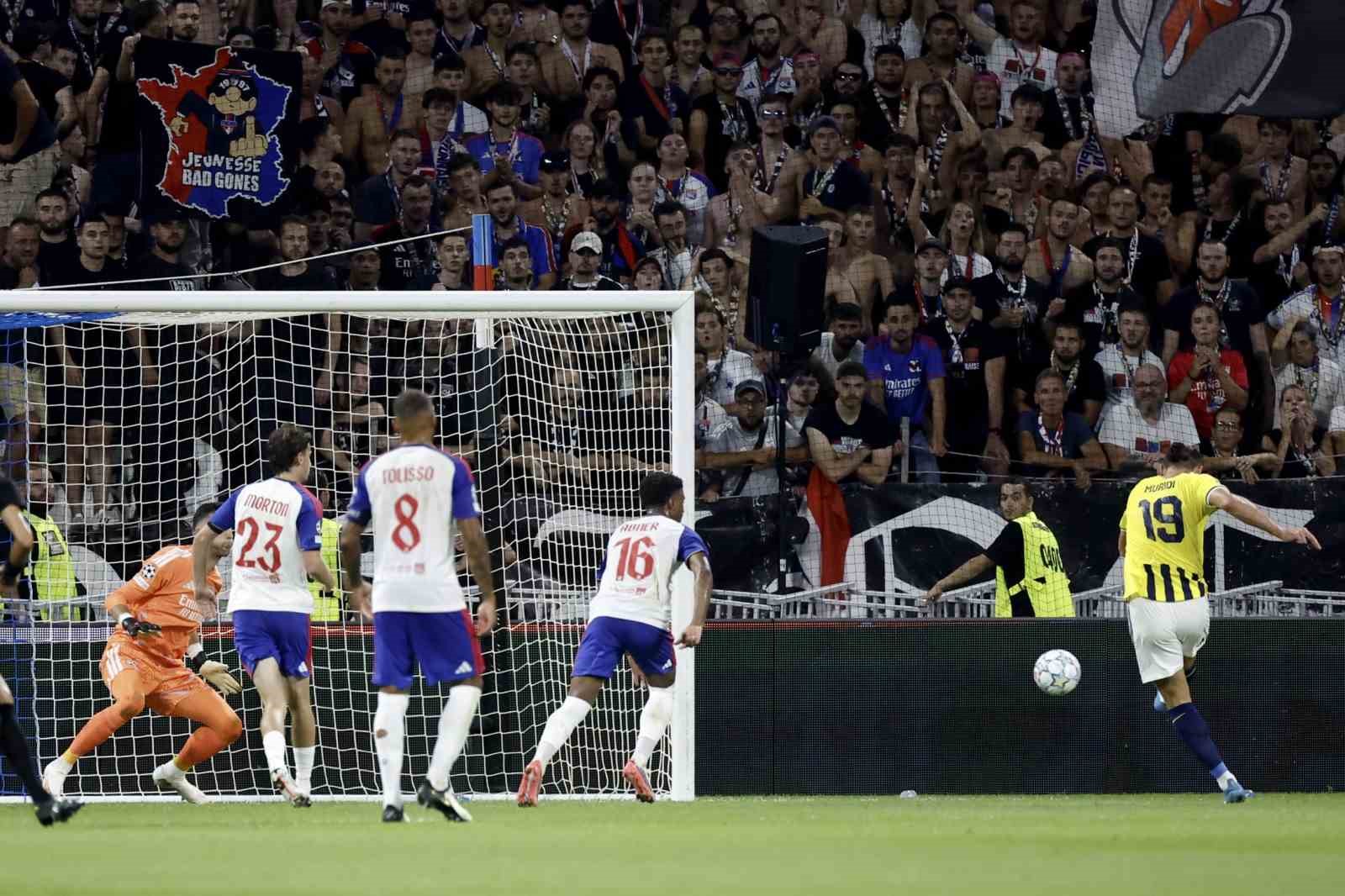 UEFA Şampiyonlar Ligi: Lyon: 0 - Fenerbahçe: 2 (İlk yarı)