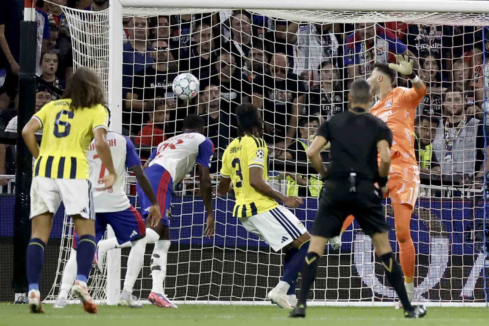UEFA Şampiyonlar Ligi: Lyon: 0 - Fenerbahçe: 2 (İlk yarı)