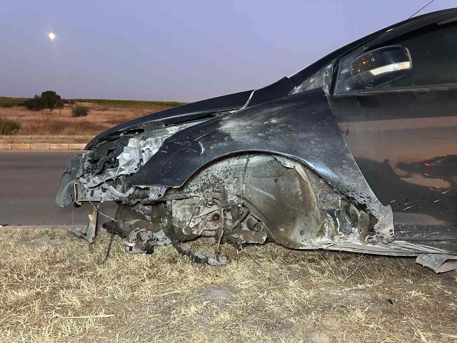 Uşak’ta otomobil refüje çıktı: 2 yaralı