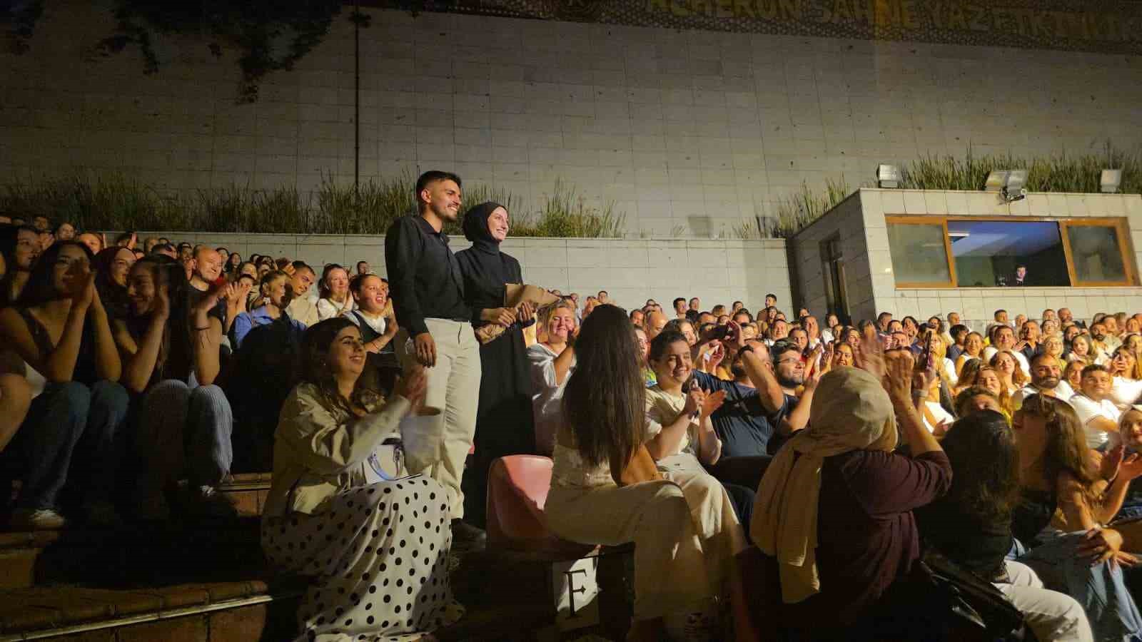 Gökhan Türkmen konserinde 9 evlilik teklifi