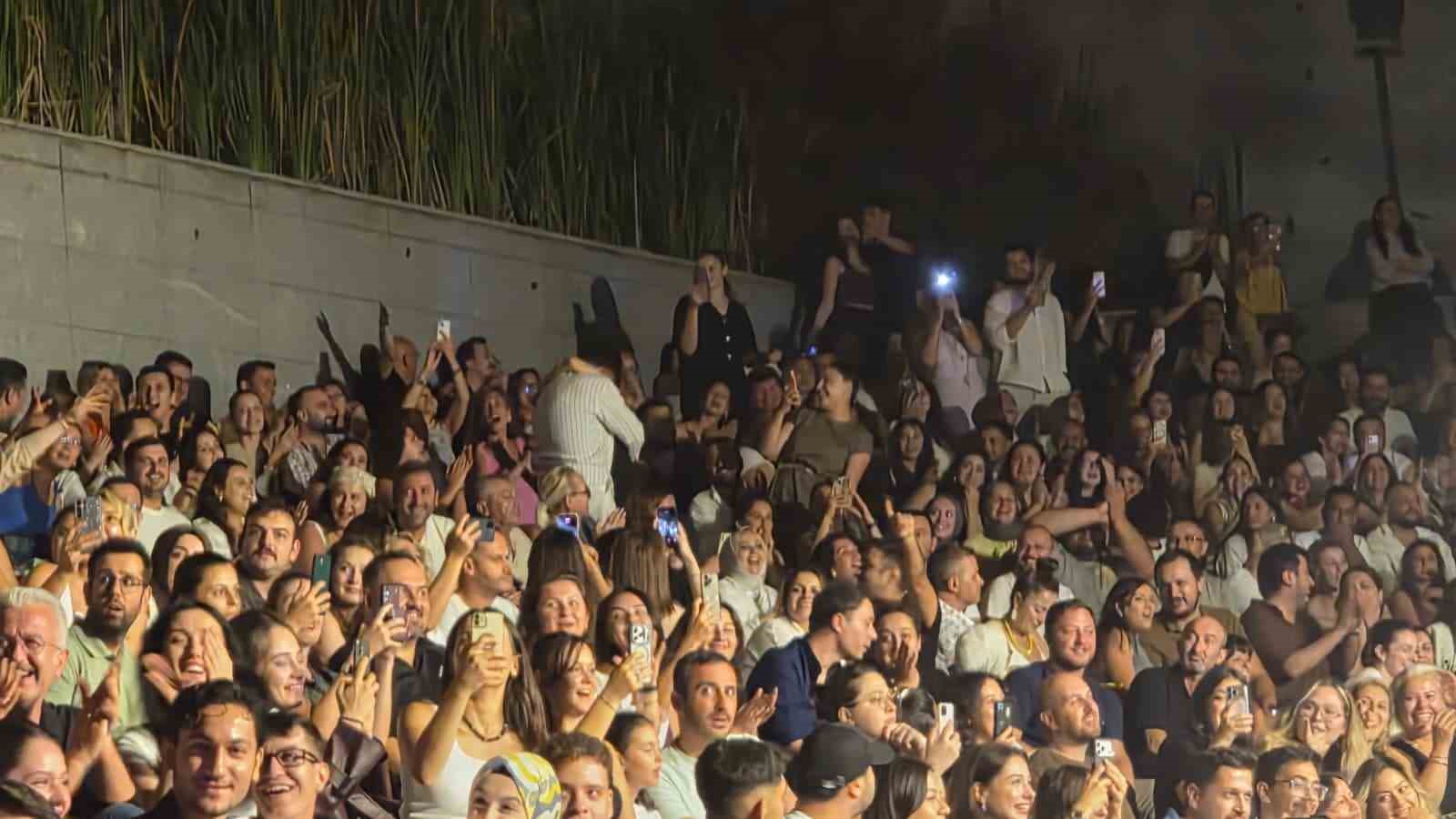 Gökhan Türkmen konserinde 9 evlilik teklifi