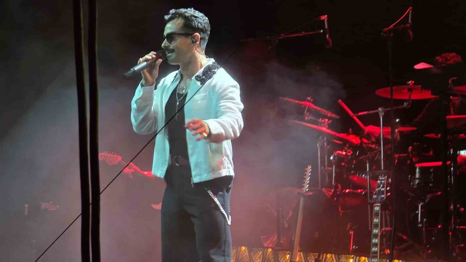 Gökhan Türkmen konserinde 9 evlilik teklifi