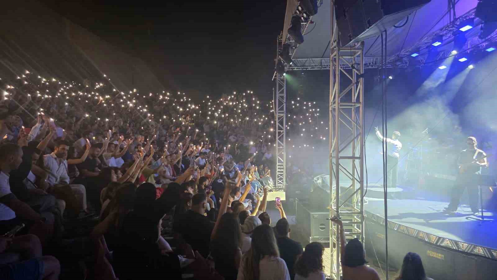 Gökhan Türkmen konserinde 9 evlilik teklifi