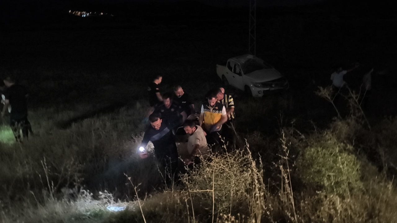 Batman’da pikap tarlaya uçtu: 2 yaralı