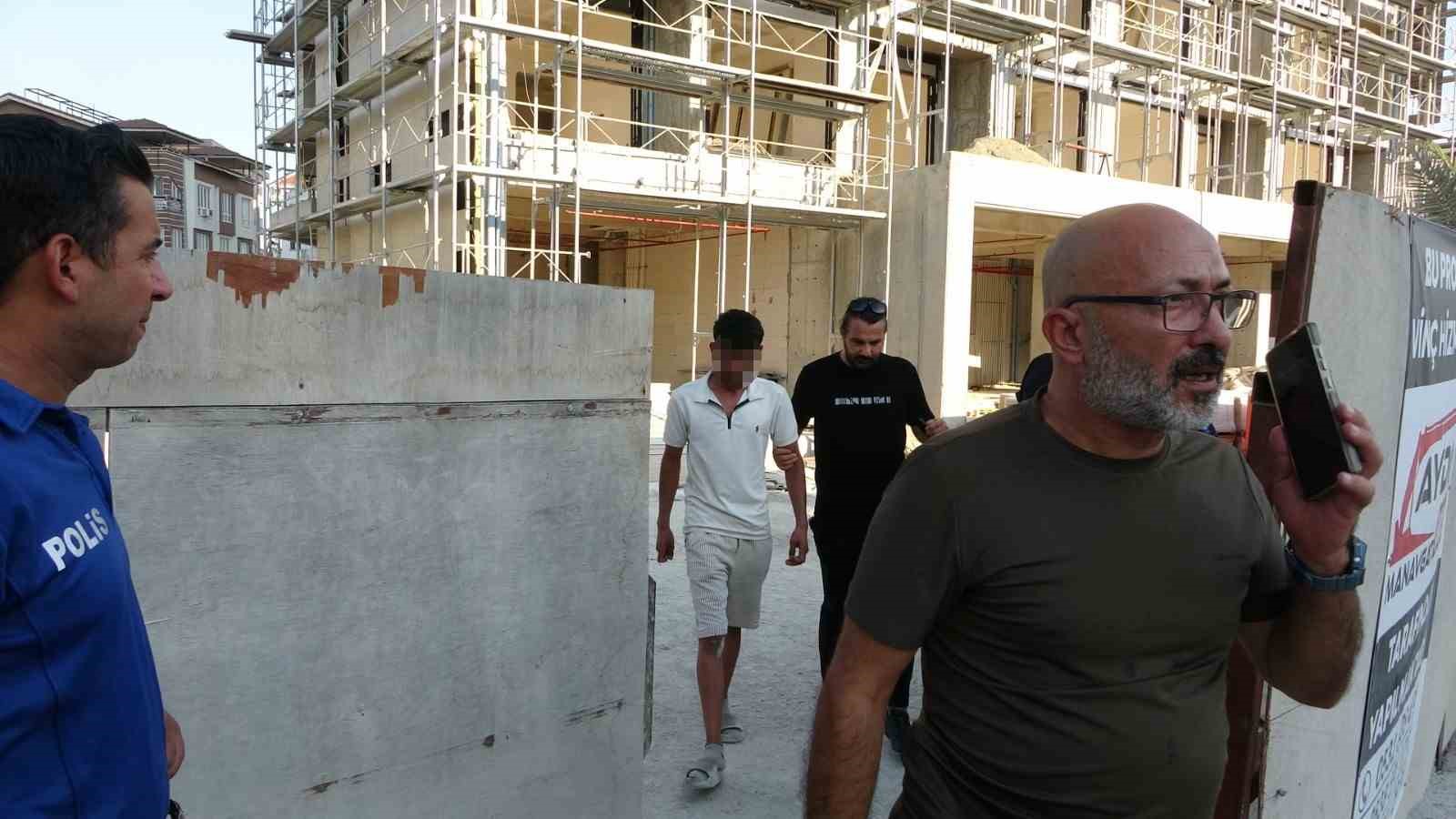 Çatıya çıkan işçi para hesabına yatınca aşağıya indi