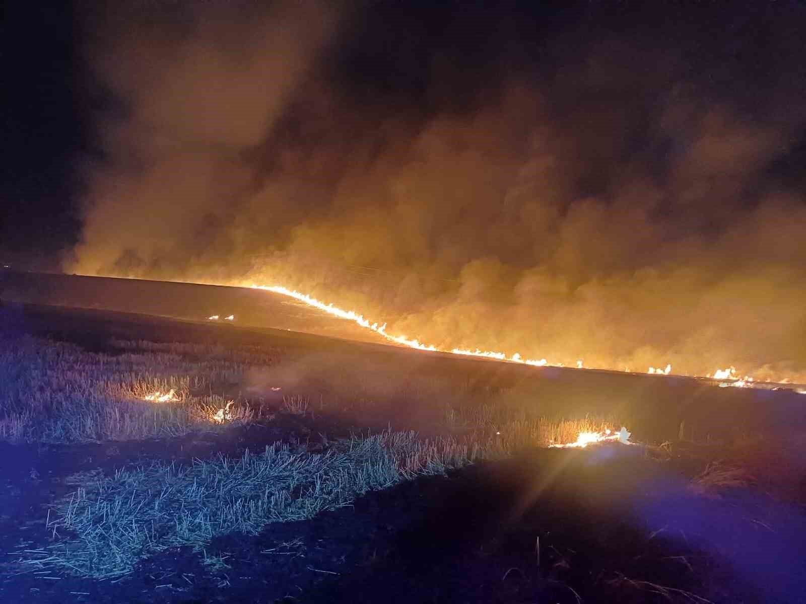 Çorum’da örtü yangını: Ekipler müdahale ediyor