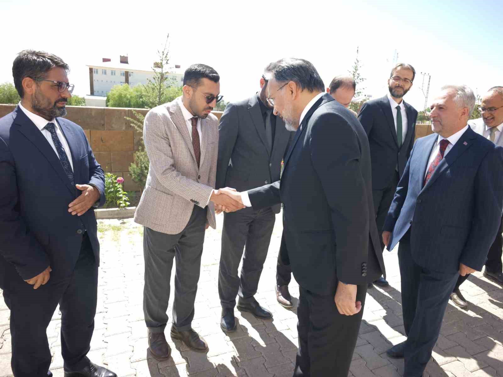 Diyanet İşleri Başkanı Arpaguş, Ahlat’ta ilçe müftüleriyle bir araya geldi