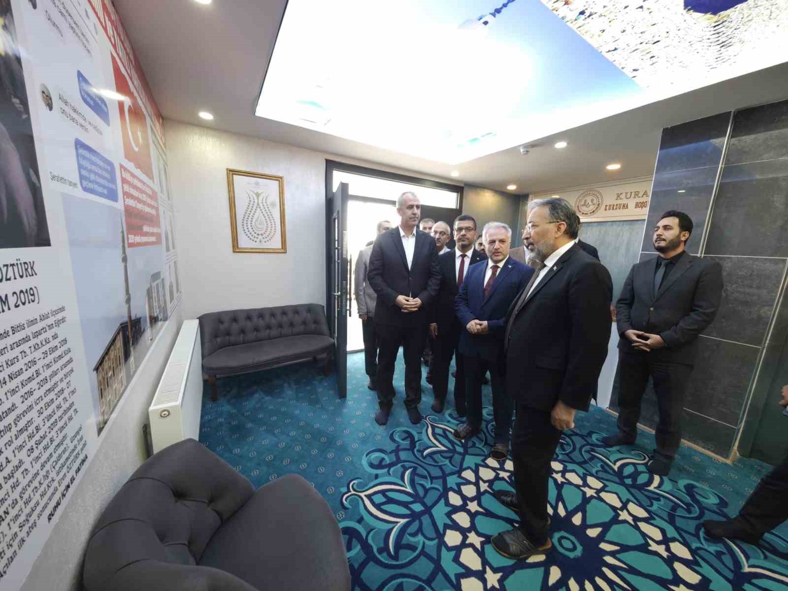 Diyanet İşleri Başkanı Arpaguş, Ahlat’ta ilçe müftüleriyle bir araya geldi