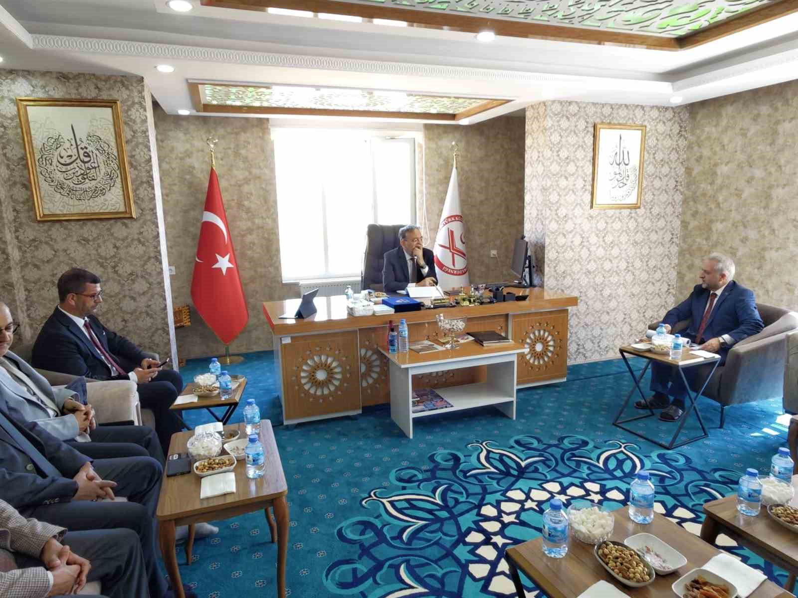 Diyanet İşleri Başkanı Arpaguş, Ahlat’ta ilçe müftüleriyle bir araya geldi