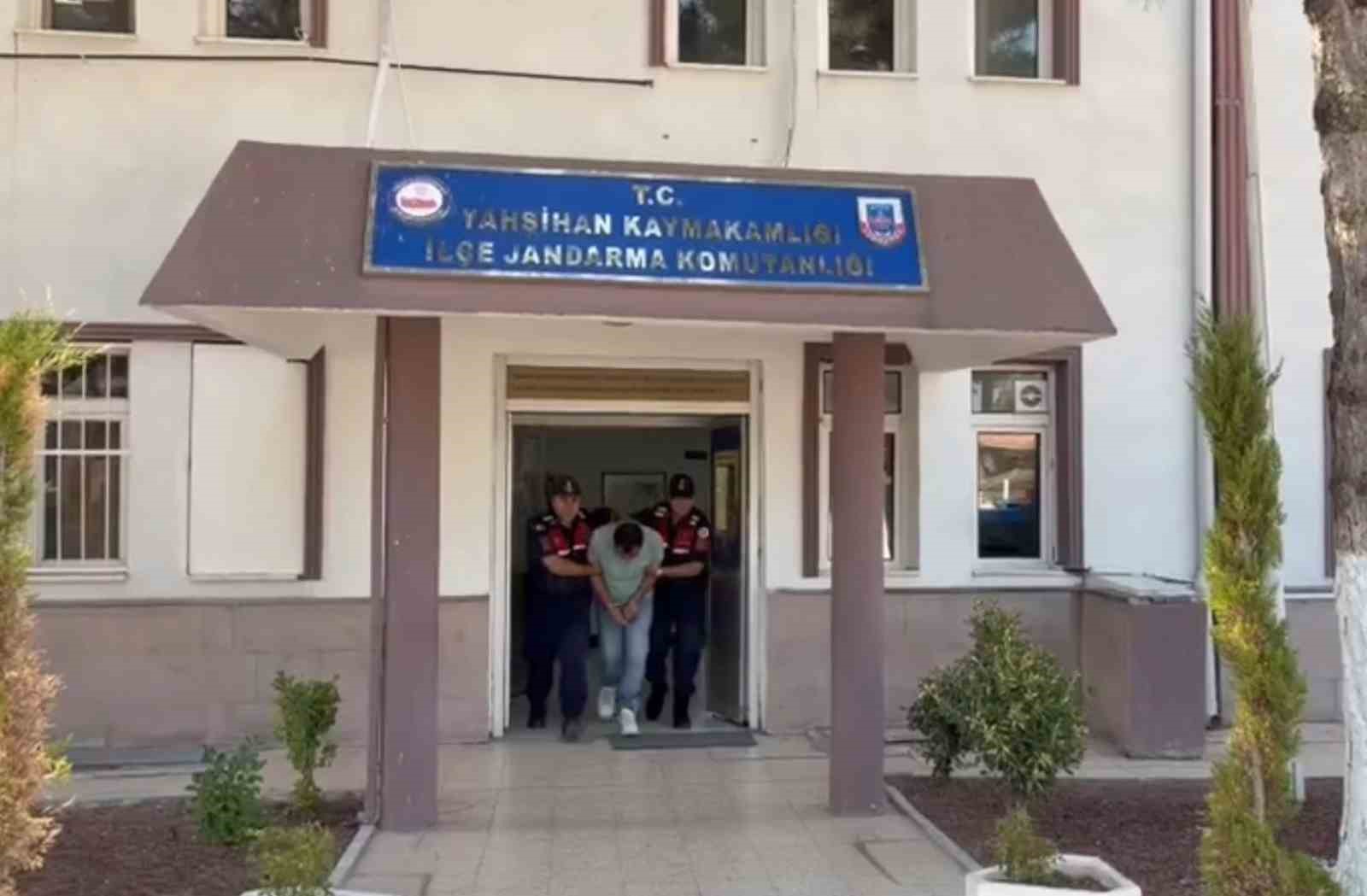 30 yıl hapis cezasıyla aranıyordu: Jandarma havadan izledi, karadan kıskıvrak yakaladı