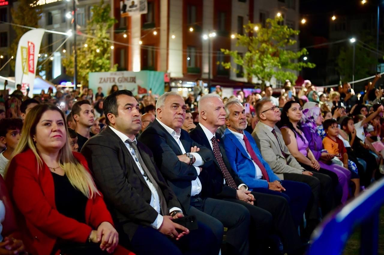 Fatih’teki "Bir Milletin Zafer Günleri" etkinliğine yoğun ilgi