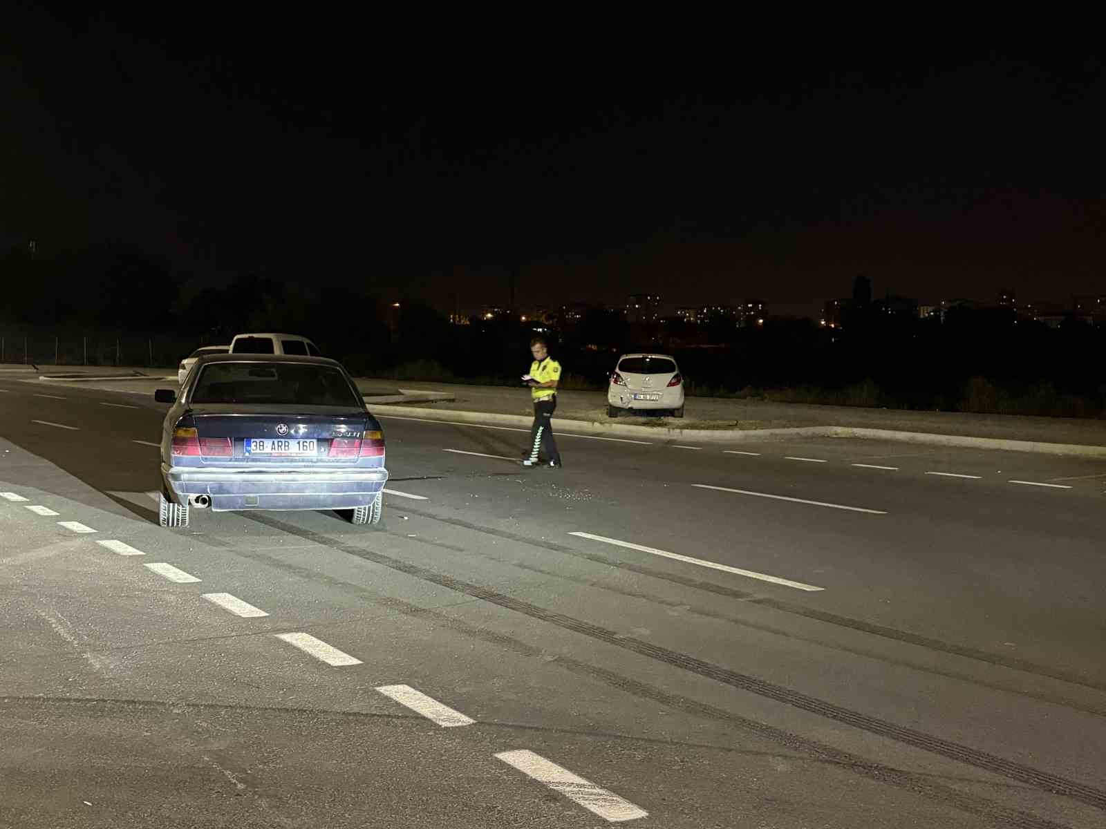 Oto tamircisi test için çıktığı otomobille kaza yaptı: 2 yaralı