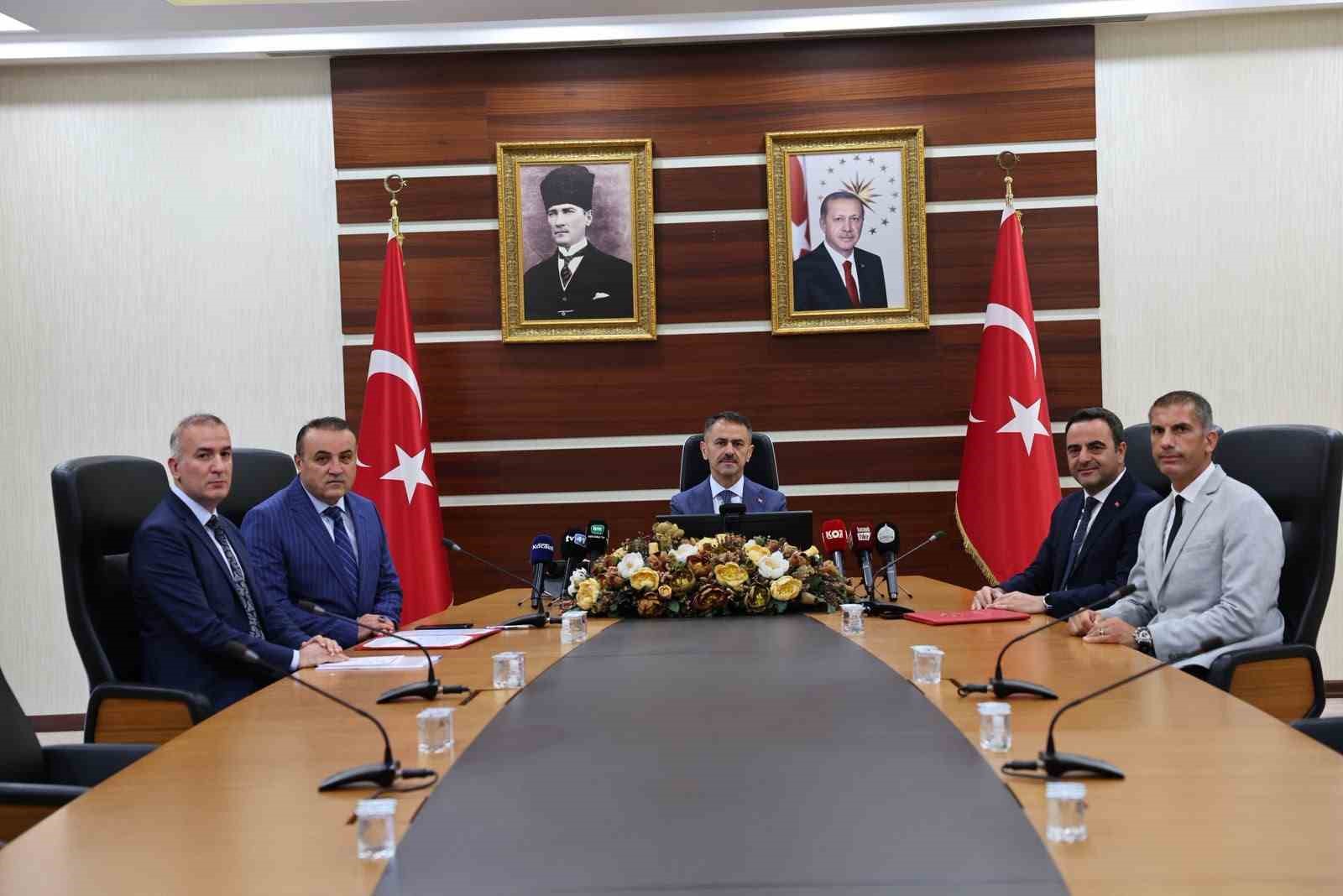 Başiskele’de inşa edilecek 24 sınıflı ilkokul için protokol imzalandı