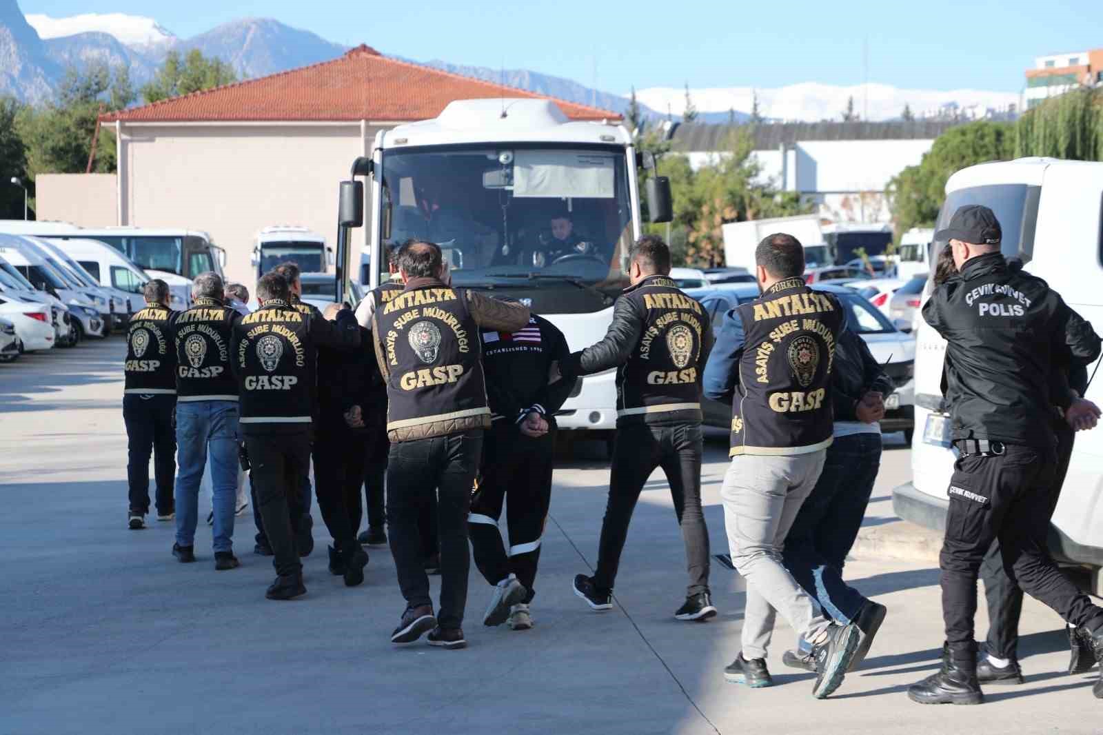 Villaya sahte polis baskınıyla 4 milyon dolarlık kripto transferi