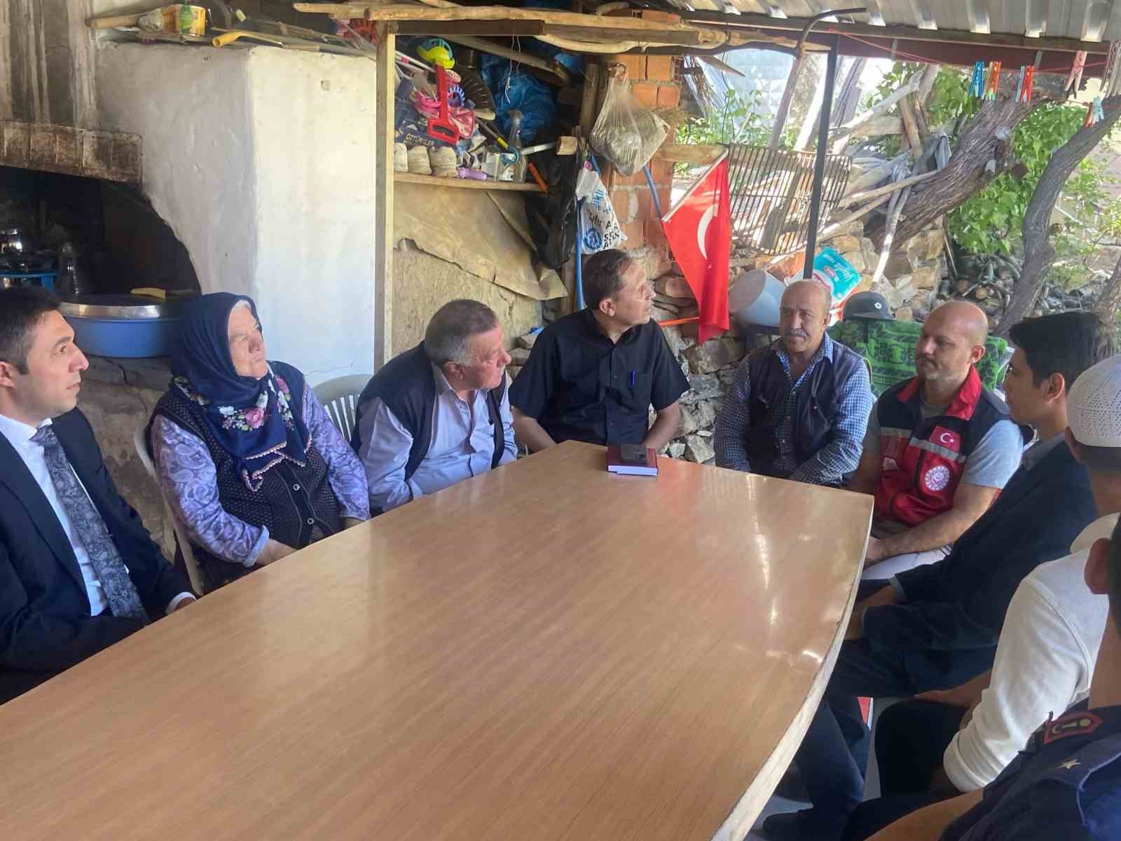 Şaphane’de şehit İlyas Ercan Aslan kabri başında anıldı