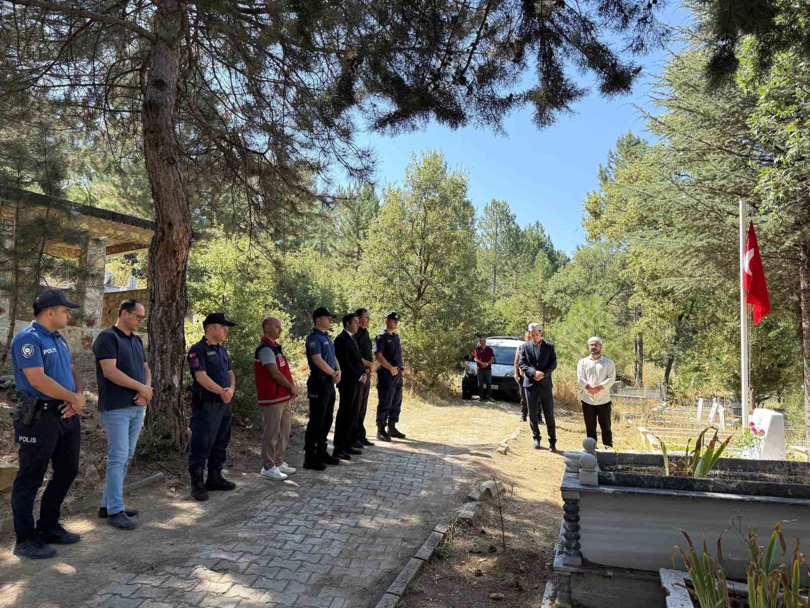 Şaphane’de şehit İlyas Ercan Aslan kabri başında anıldı