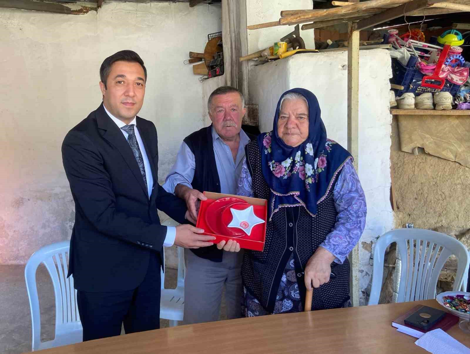 Şaphane’de şehit İlyas Ercan Aslan kabri başında anıldı