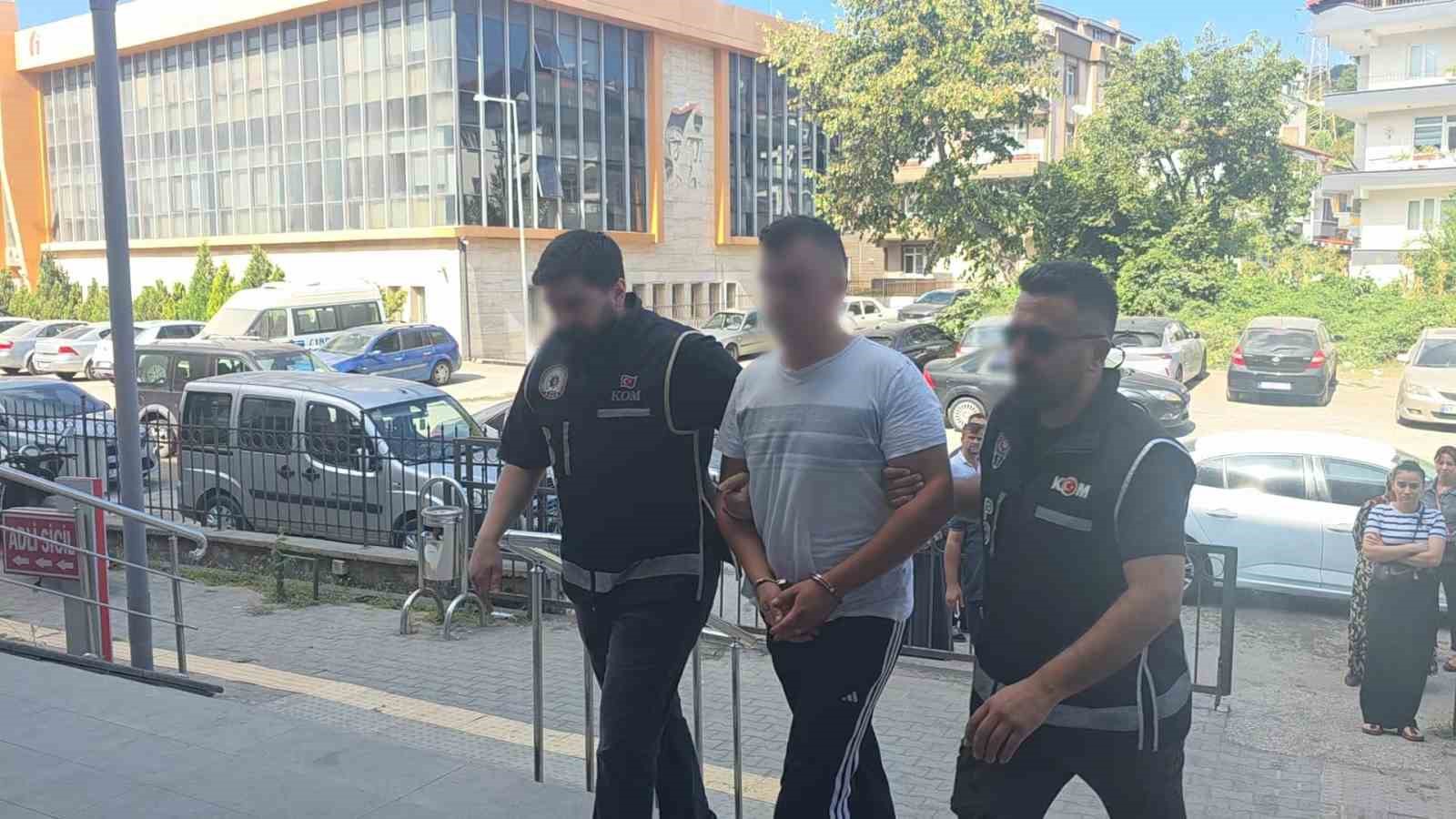 Sahte altın oyunu kuyumcunun dikkatiyle bozuldu: 2 kişi yakalandı