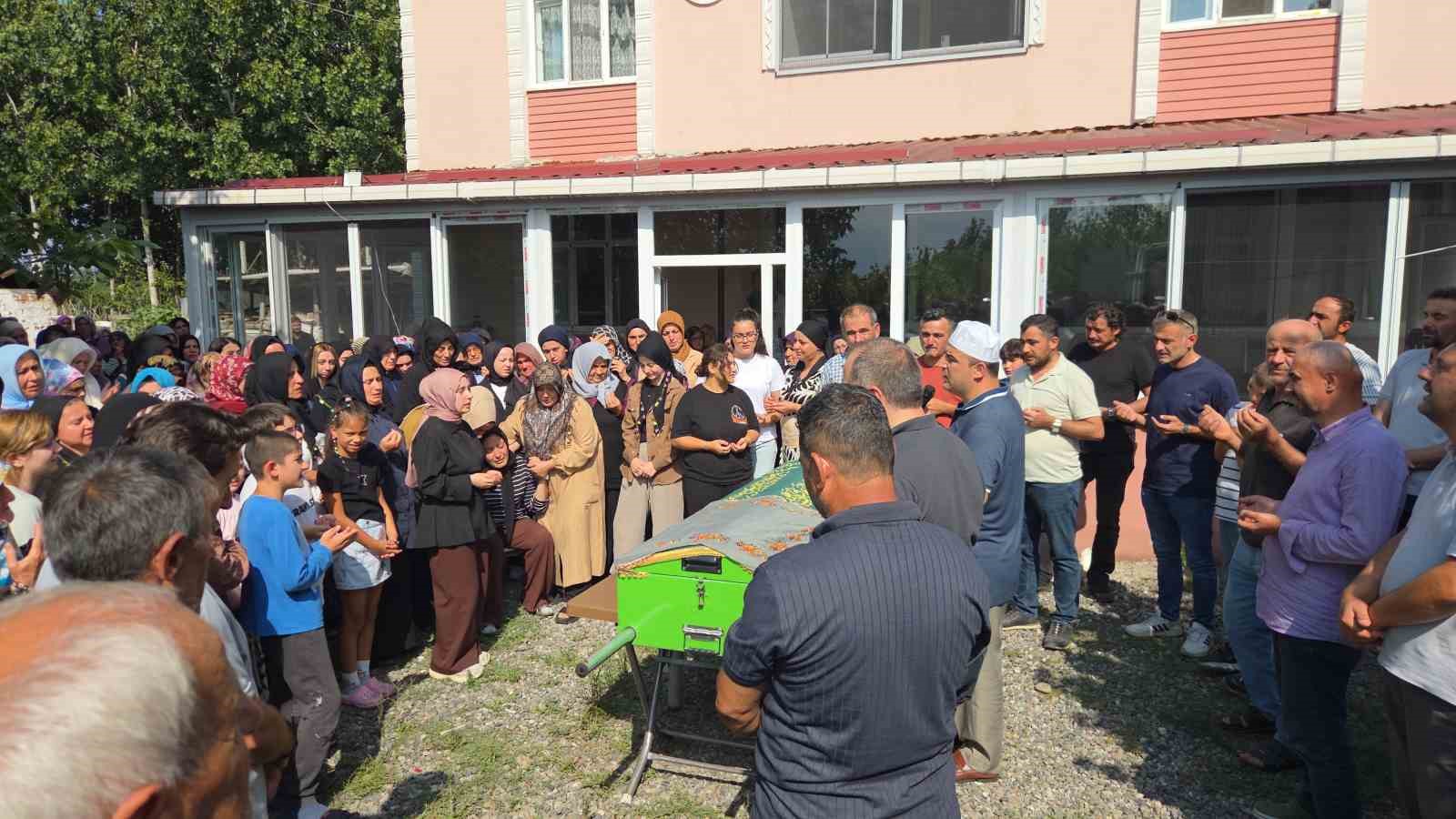 Kazada hayatını kaybeden 18 yaşındaki kız, son yolculuğuna uğurlandı