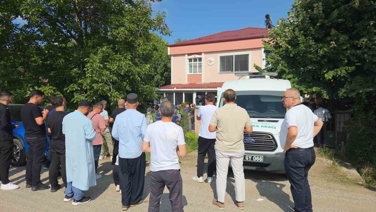 Kazada hayatını kaybeden 18 yaşındaki kız, son yolculuğuna uğurlandı