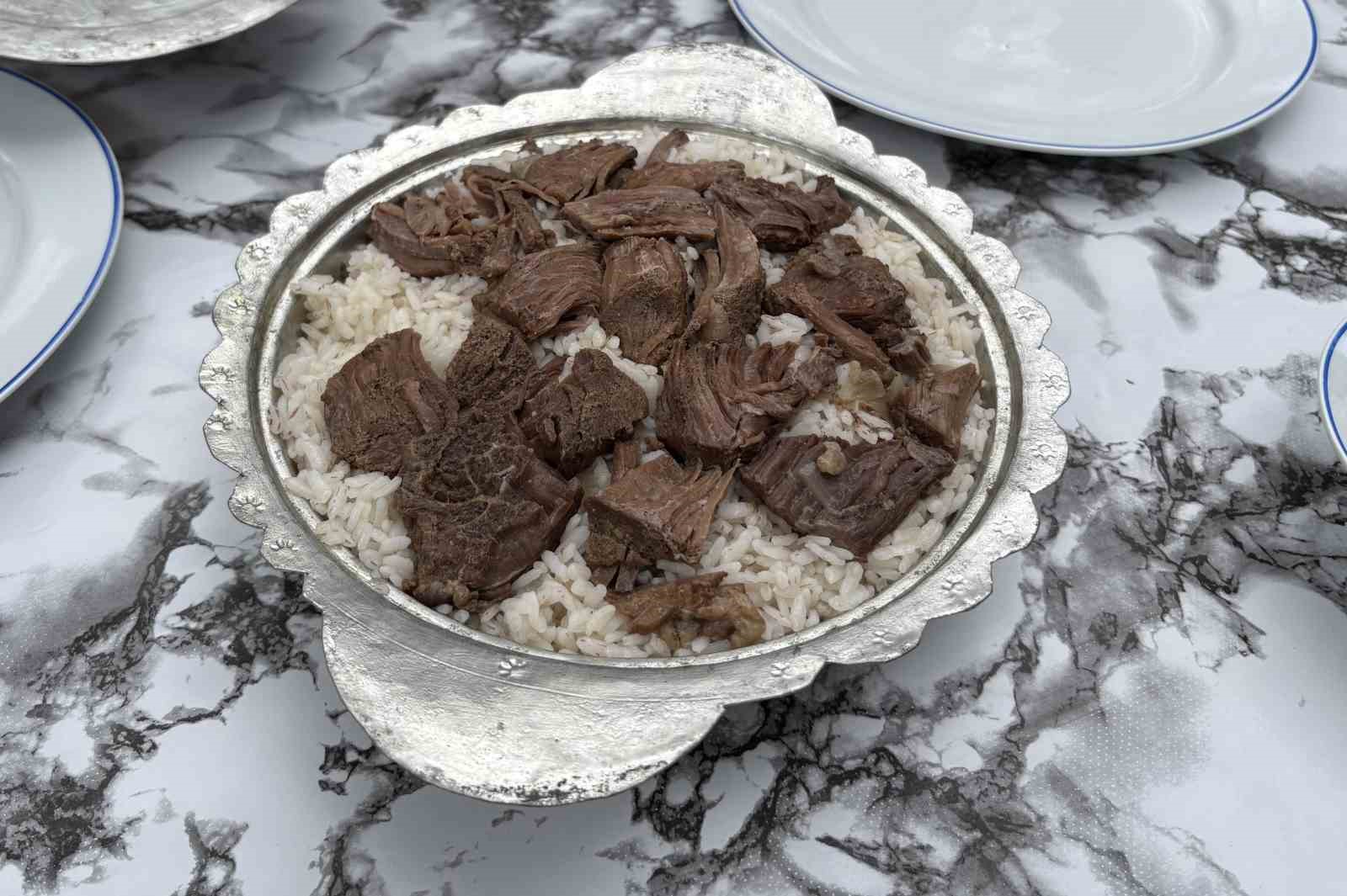 Kadınlar ilçenin coğrafi işaretli pirincinden en lezzetli pilavı yapmak için yarıştı