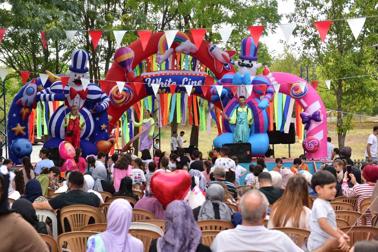 Kadınlar ilçenin coğrafi işaretli pirincinden en lezzetli pilavı yapmak için yarıştı