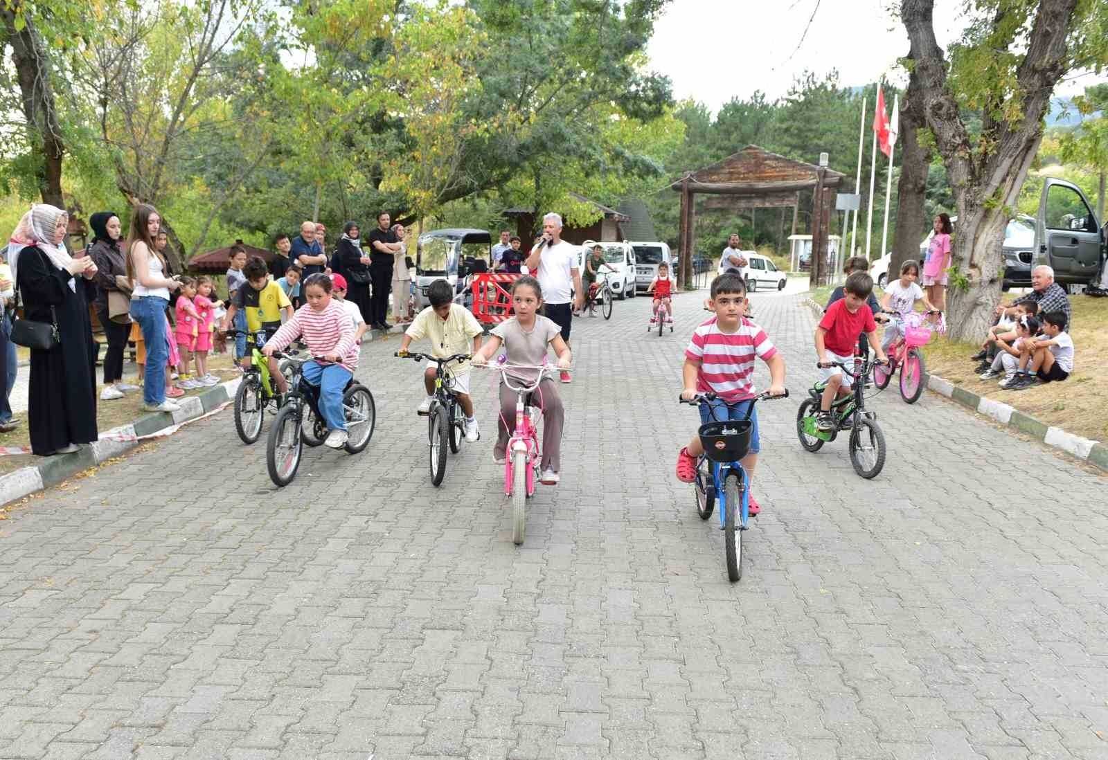 Kadınlar ilçenin coğrafi işaretli pirincinden en lezzetli pilavı yapmak için yarıştı
