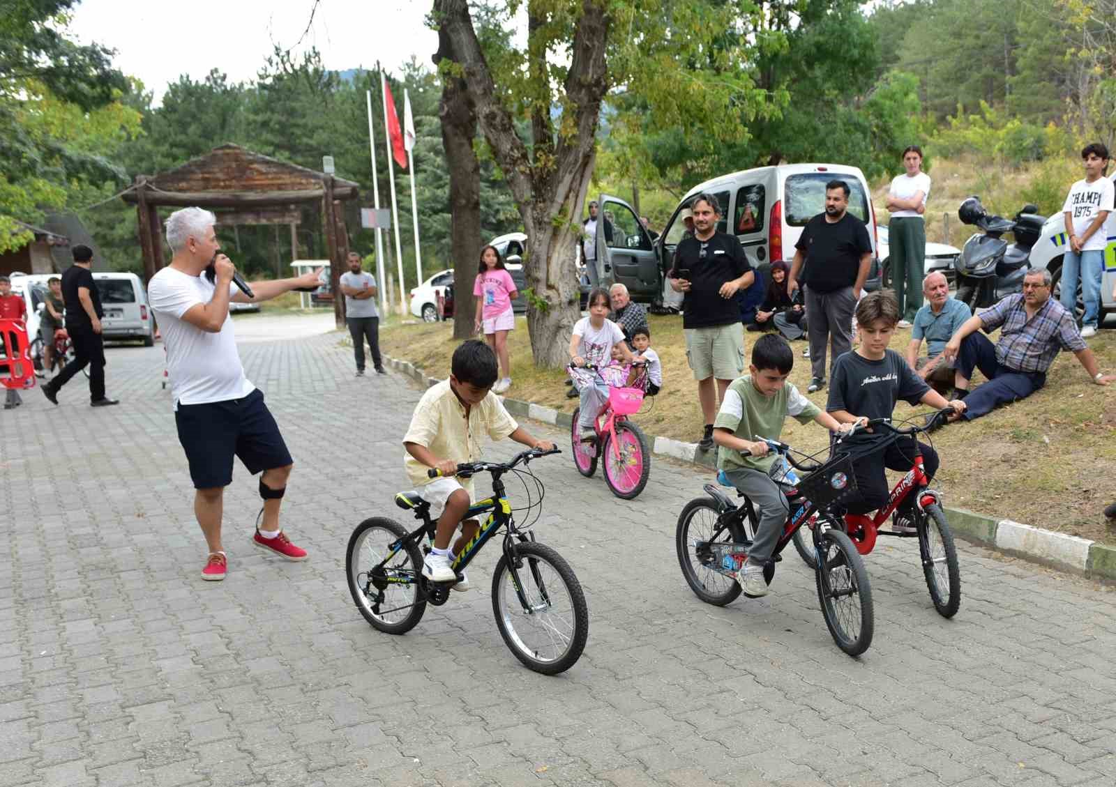 Kadınlar ilçenin coğrafi işaretli pirincinden en lezzetli pilavı yapmak için yarıştı