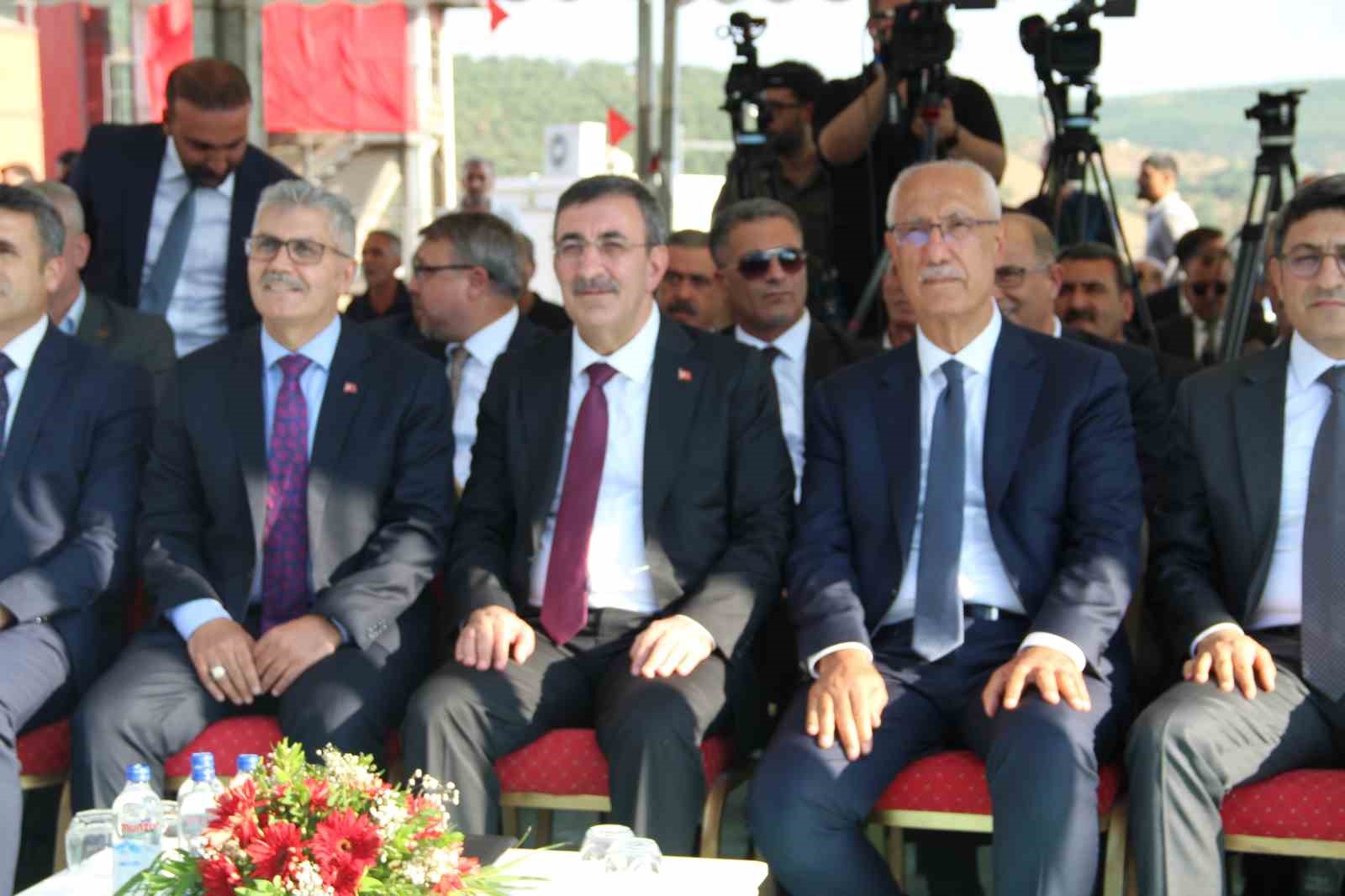 Cumhurbaşkanı Yardımcısı Yılmaz: "Terörsüz Türkiye ve terörsüz bölge vizyonu ülkemizin yatırım ikliminin önündeki engelleri kaldıracak"