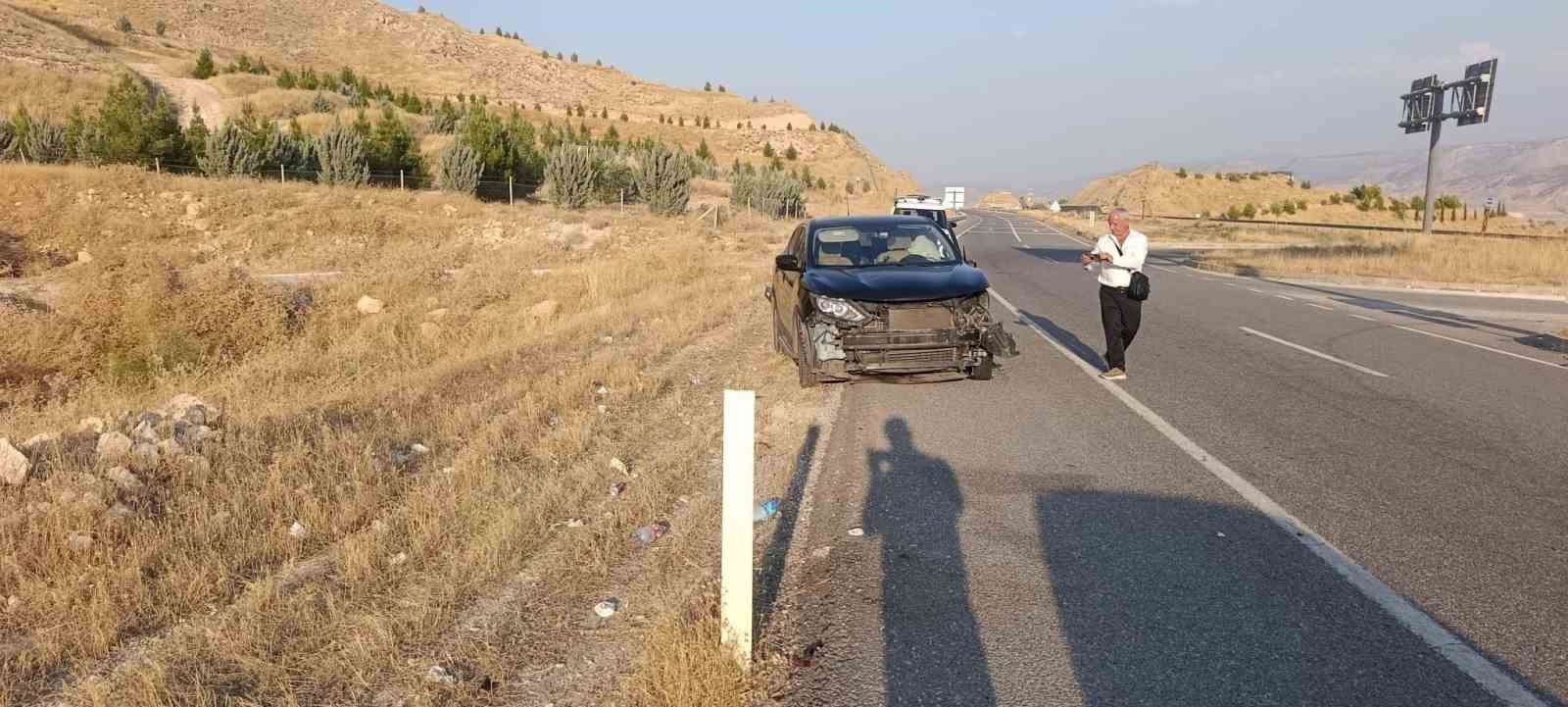Hasankeyf’te kamyon ve otomobil çarpıştı: 2 yaralı