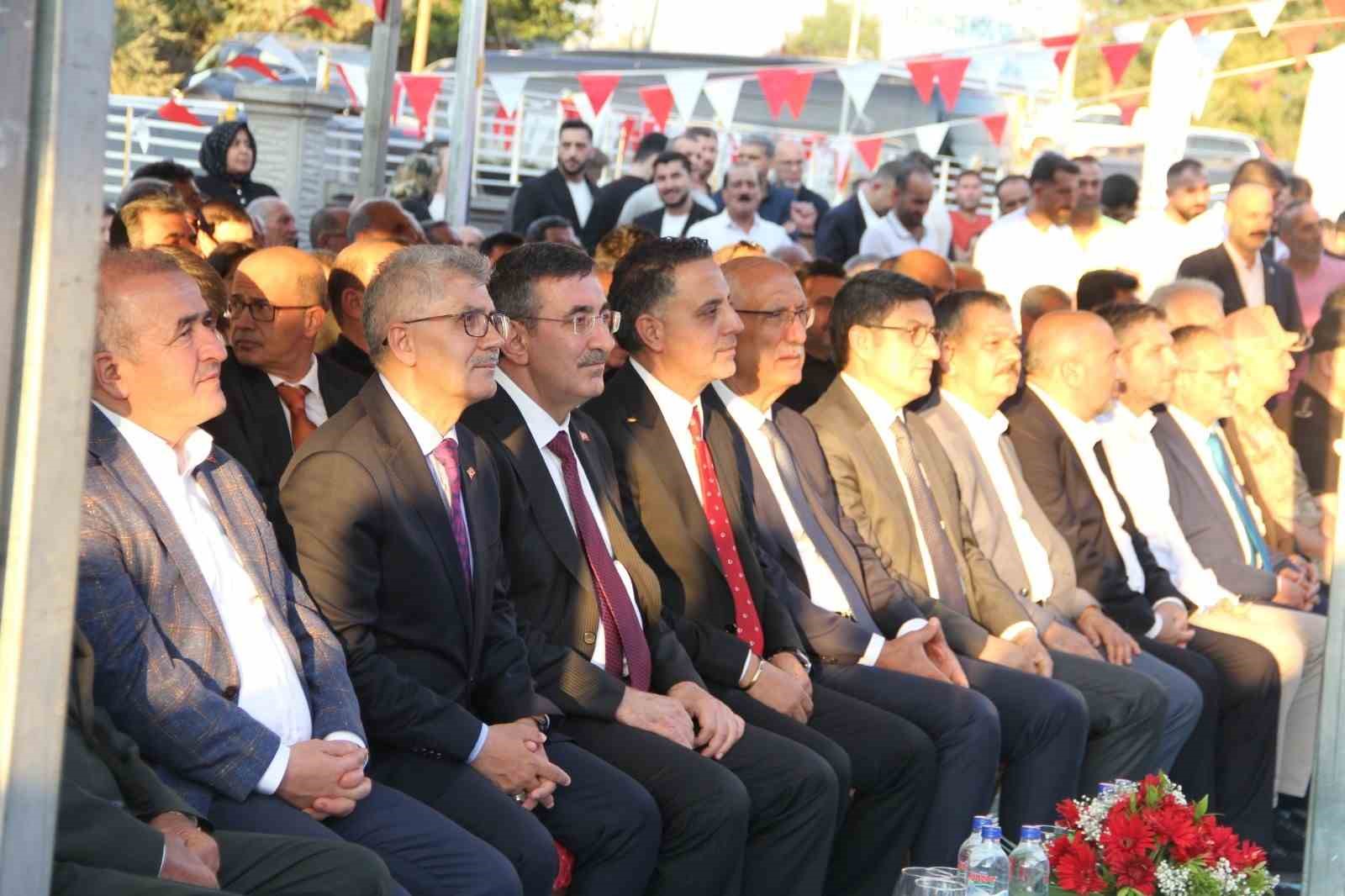 Cumhurbaşkanı Yardımcısı Yılmaz: "Bingöl’e 222 yeni derslik kazandıracağız"