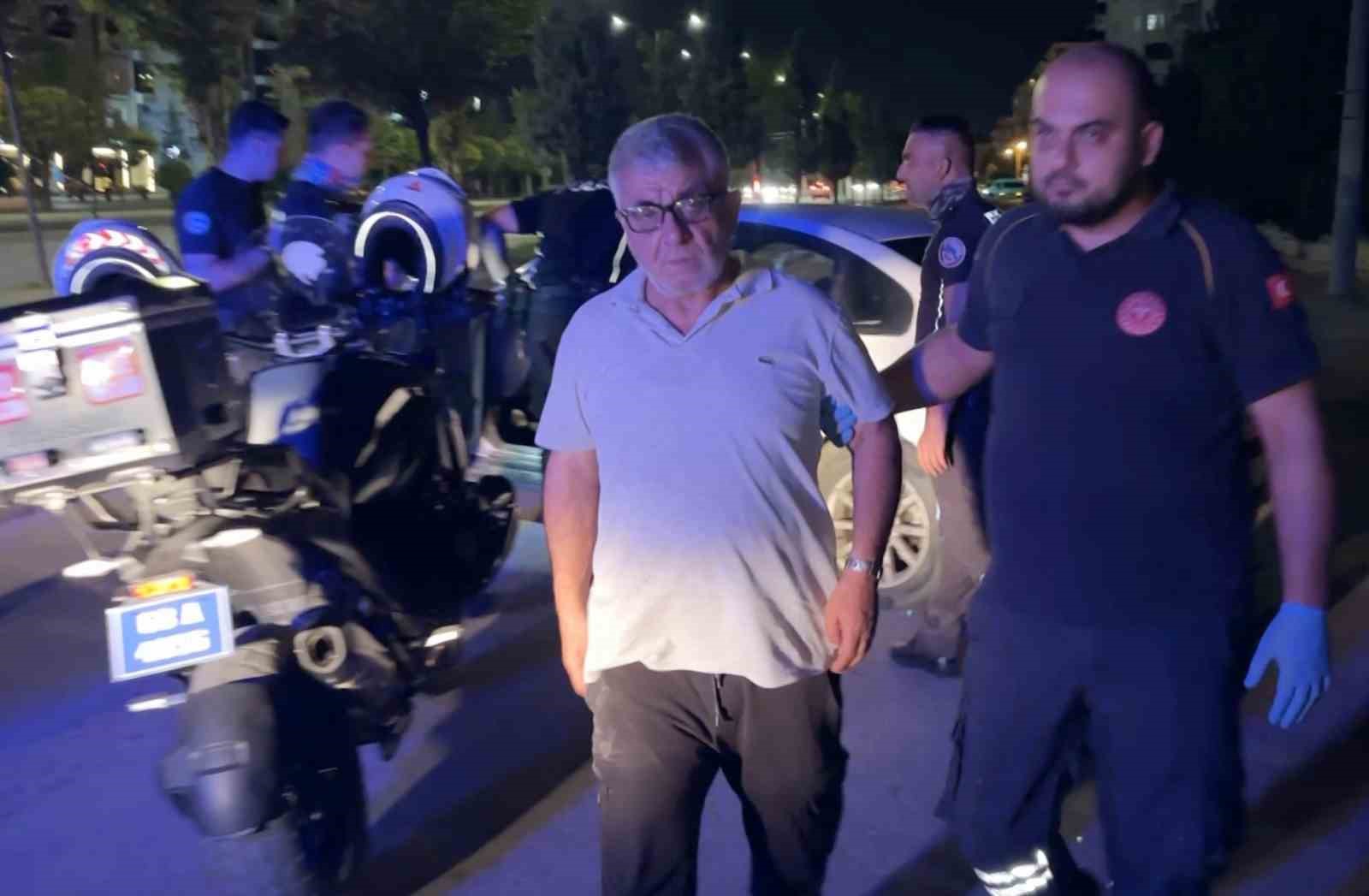Yol ortasında araç içinde sızıp kaldı, ekipleri alarma geçirdi