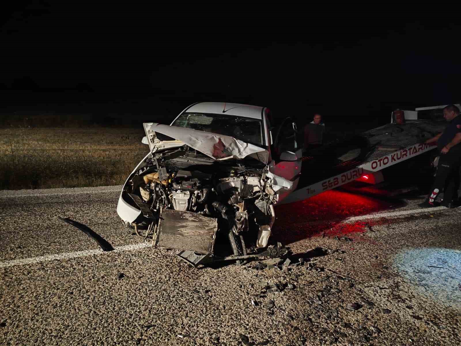 Isparta’da iki otomobil çarpıştı: 3 yaralı