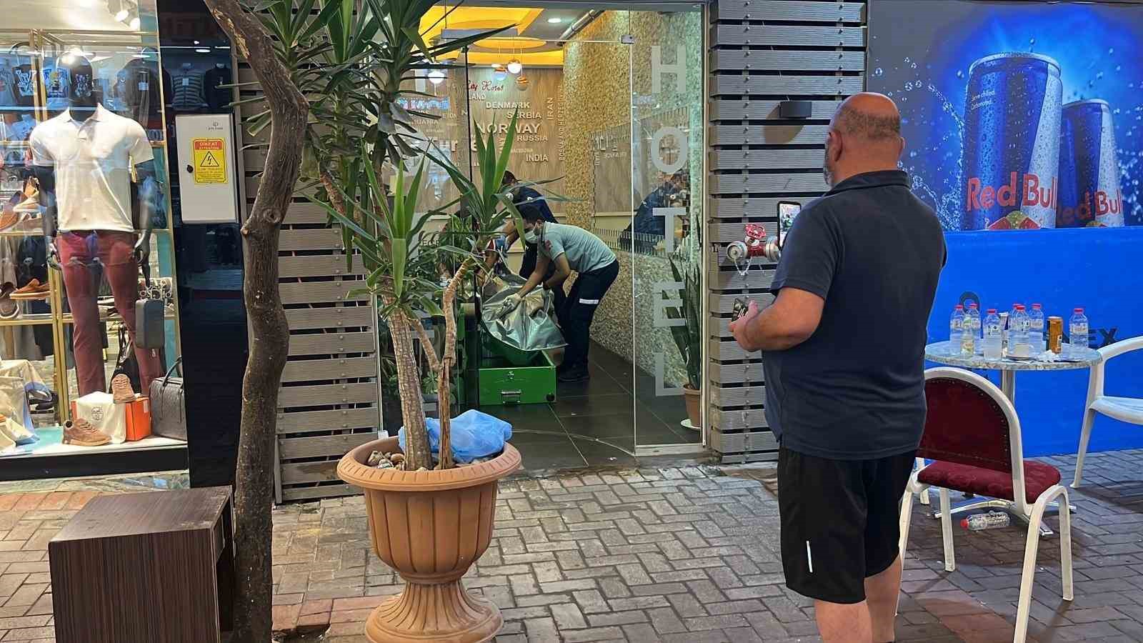 Haber alınamayan İsveçli turist, otel odasında ölü bulundu