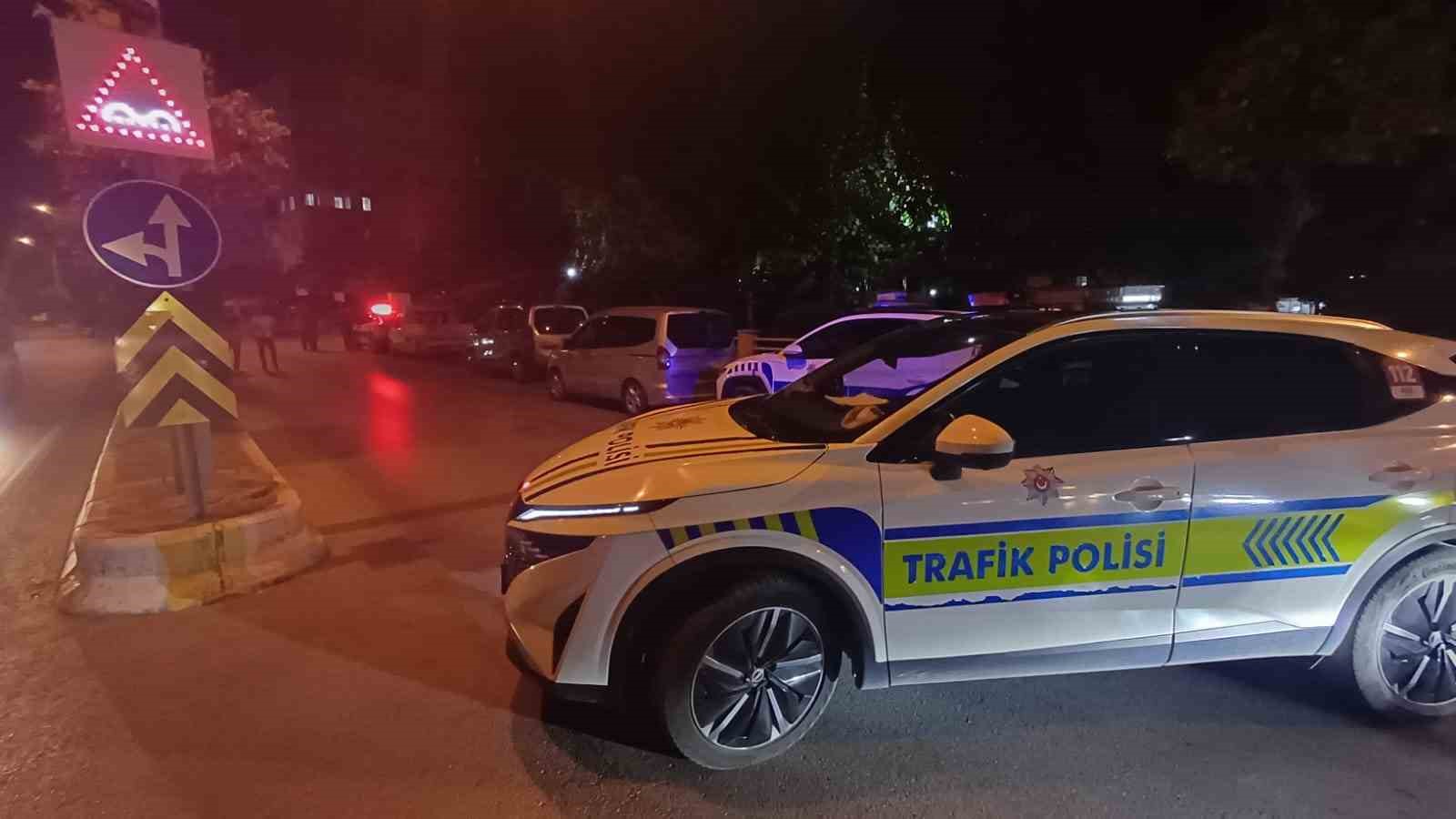 Durakta bulunan şüpheli çanta ekipleri harekete geçirdi