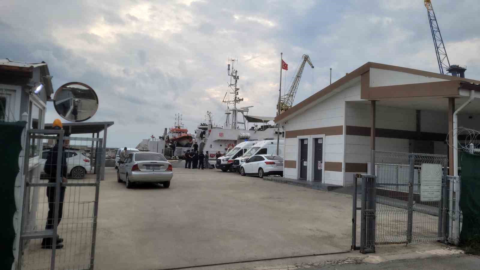 Karadeniz’de su alan gemi batma tehlikesi geçirdi, 13 mürettebat tahliye edildi