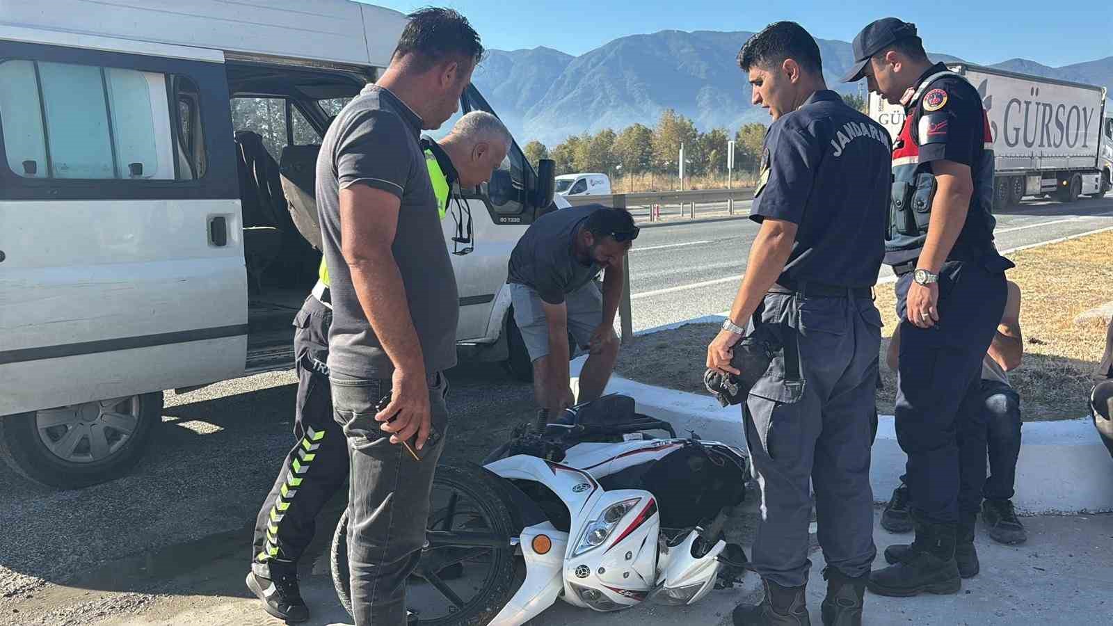 Bursa’da motosikletteki 2 kişi ölümden böyle döndü