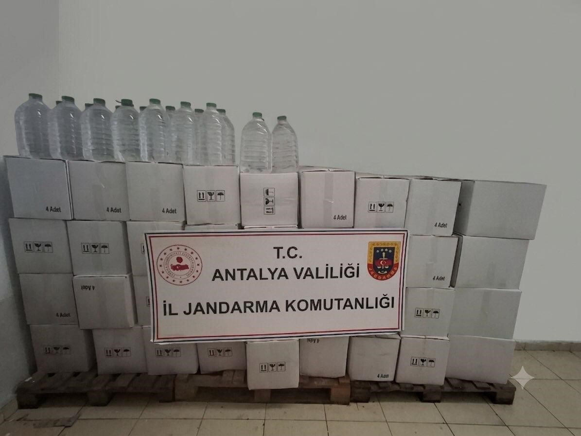 Kolonya imalatı adı altında sahte içki üretilen iş yerine operasyon